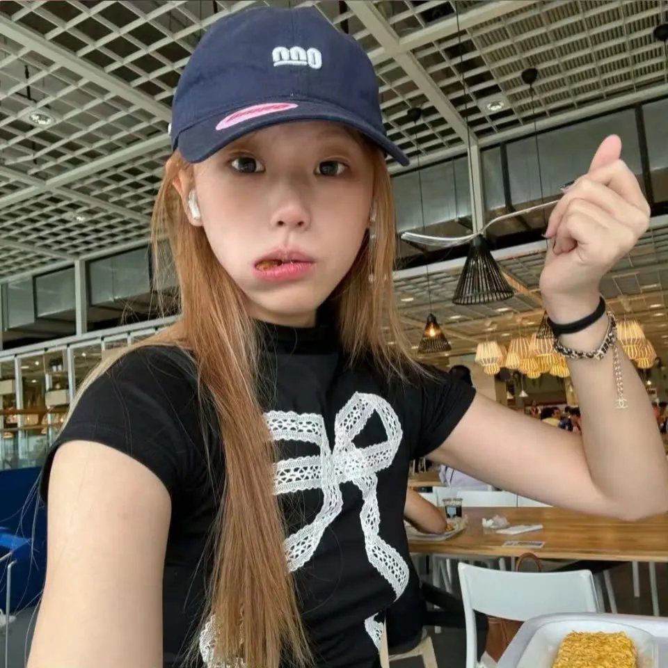 暗红